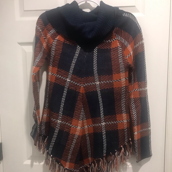 Women’s Fringe Sweater - Picture 1 of 3